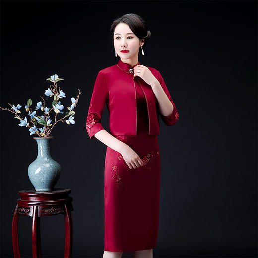 QQ-9780秋冬新两件套旗袍梅花刺绣女装套装喜宴中式礼服 商品图0