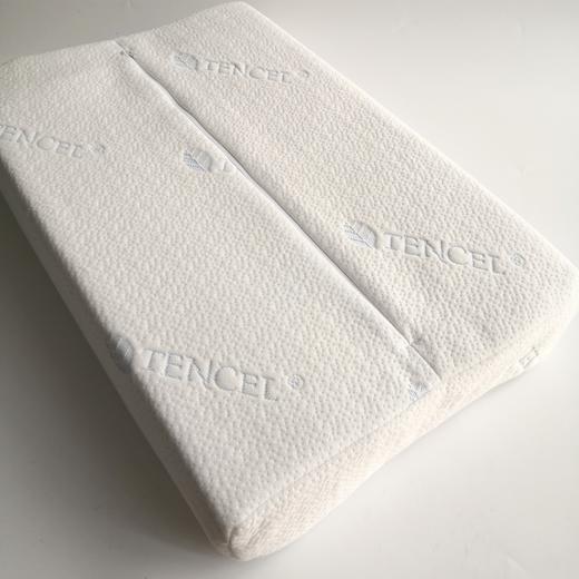 【必败榜——SOFTCARE家庭亲子乳胶枕】现在售卖的除儿童款 都是单独的裸芯哈 侧面全部有打钢印 为客户更直观的看到原料 乳胶含量高达93% 乳胶枕～儿童青少年成人家庭款 商品图3