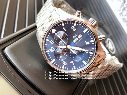 ZF新作万国飞行员IWC377710 此款字面印刷立体感，细节处理有了质的突破。指针弧度吻合原装版型，底盖CNC雕刻一次成型。搭载7750计时机芯，精准稳定，诚意满满‼️完美无破绽‼️‼️ 商品图1