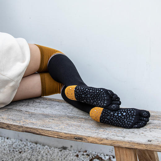 瑜伽袜 | 秋冬款脚底防滑过膝五指棉女袜【18800】 商品图3