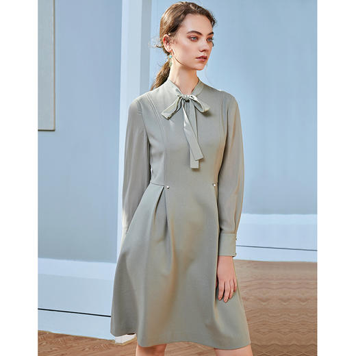 EITIE爱特爱秋季新款优雅气质时尚系带收腰A摆显瘦连衣裙女裙C20075118 商品图2