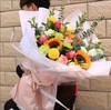春风十里    3朵向日葵，6朵粉玫瑰，5朵康乃馨，桔梗，尤加利，小雏菊搭配(3019) 商品缩略图0