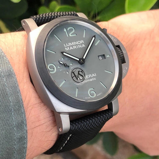 VS新品沛纳海Luminor Marina 44MM “烟灰”1662 喷砂钛壳工业感十足护侨把 圈口 把头深色碳纤维 色调层次高级上档次，与1661 相似却比1661 更闷骚，实表比图片好看。 商品图9