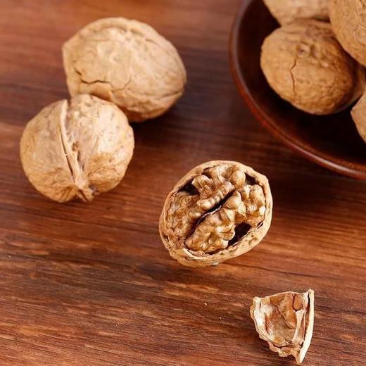 新品上市 西域果园 大礼包 包装1200g 新疆果园礼盒 农家核桃200g 若羌红枣300g 和田骏枣200g 开口杏核100g 皇妃葡萄干200g 香酥鹰嘴豆200g 商品图1