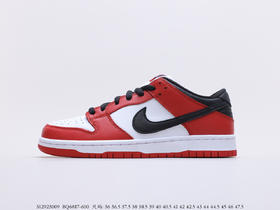 耐克Nike SB Dunk Low PRO “Chicago” 芝加哥 ，熟悉的黑、白、红三色都与Air Jordan 1 “Chicago”如出一辙