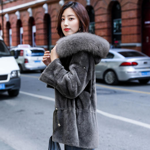 YFN-FP18301皮毛一体皮草外套女短款连帽2020新款大码真皮羊剪绒显瘦大衣 商品图2