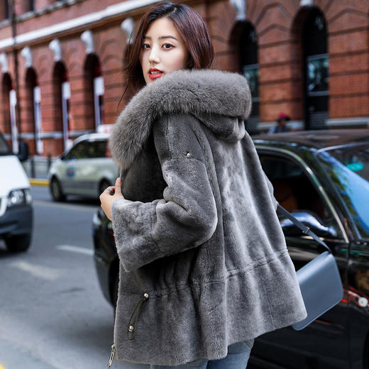YFN-FP18301皮毛一体皮草外套女短款连帽2020新款大码真皮羊剪绒显瘦大衣 商品图0