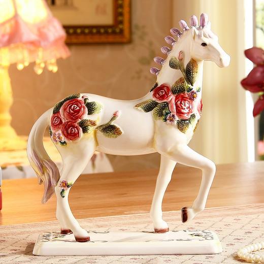 牧野英豪马摆件 釉上九彩 柔情玫瑰马摆件 釉上九彩 马到成功创意马摆件书房书架工艺品欧式家居客厅酒柜装饰品陶瓷 精美 时尚 摆件 商品图5