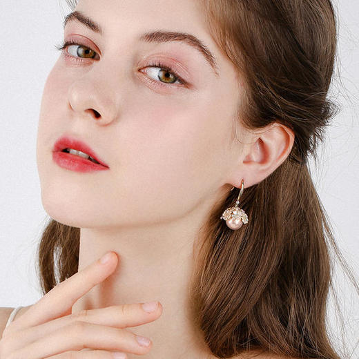 DLSP-H3780新款潮流时尚个性花朵仿珍珠耳环 商品图2