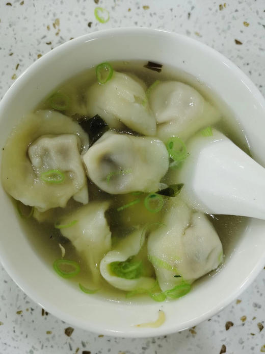 再回楼鲜肉元宝小馄饨鲜香可口用料讲究配料干净看得见70能吃出来小