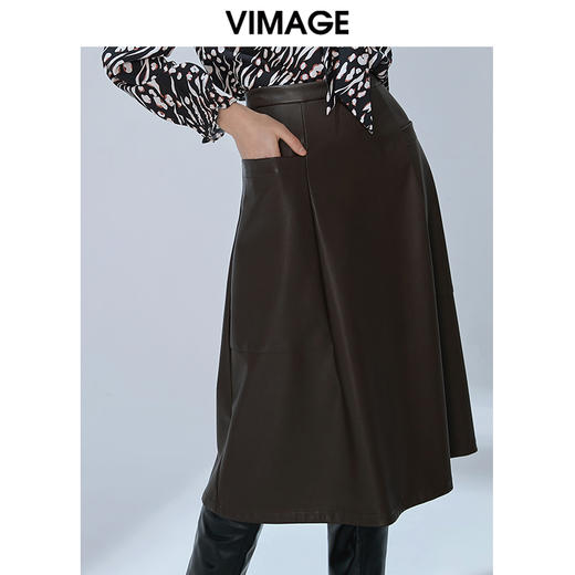 VIMAGE纬漫纪品牌女装冬款时尚百搭A摆显瘦高腰PU半身裙V1406023 商品图3