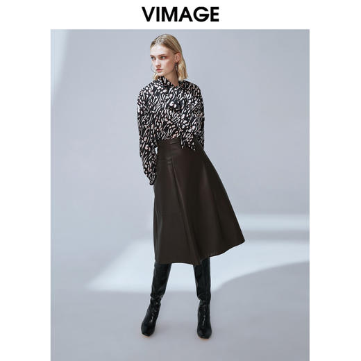 VIMAGE纬漫纪品牌女装冬款时尚百搭A摆显瘦高腰PU半身裙V1406023 商品图1