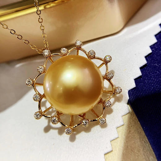 【金珠吊坠】特妙-不议退 天然南洋珍珠吊坠,18k金钻石镶嵌,珠子近圆