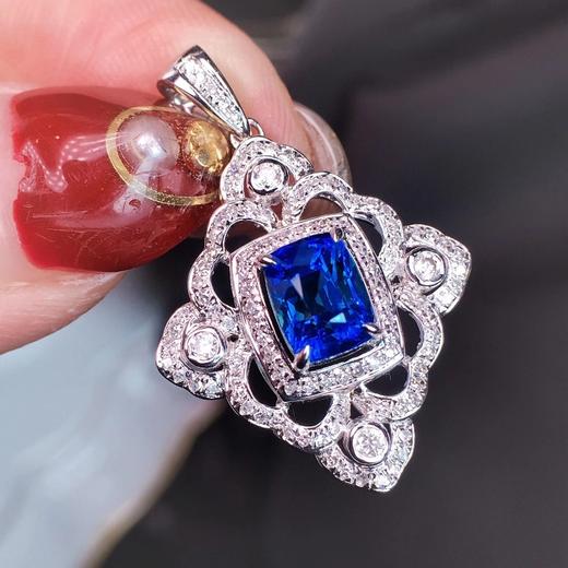 无烧矢车菊蓝宝石吊坠n主石干净火彩好颜色漂亮18k金伴钻镶嵌无烧