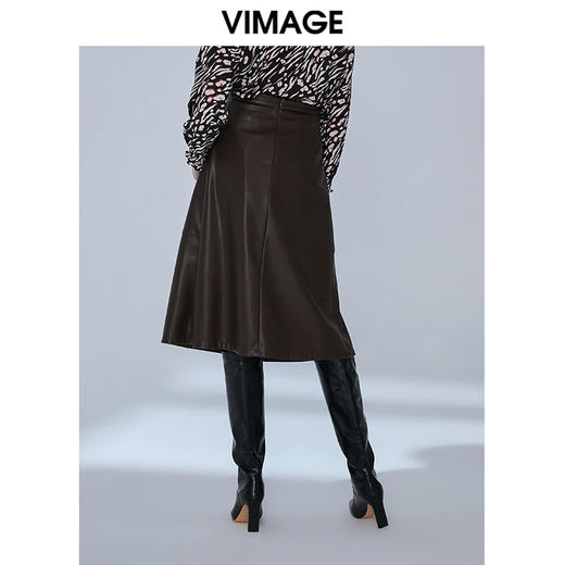 VIMAGE纬漫纪品牌女装冬款时尚百搭A摆显瘦高腰PU半身裙V1406023 商品图4