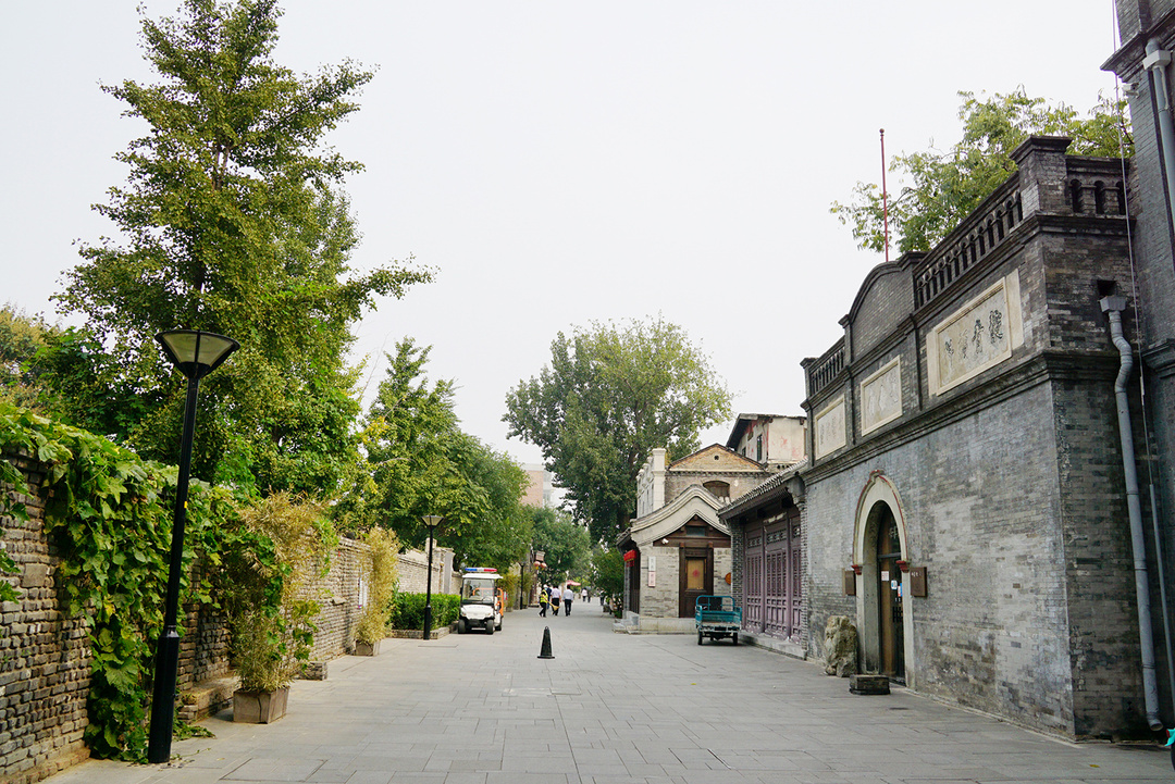 街 旅馆,银号,商铺,饭庄,医院汇聚于此 商贾云集异常繁华 如今的老街