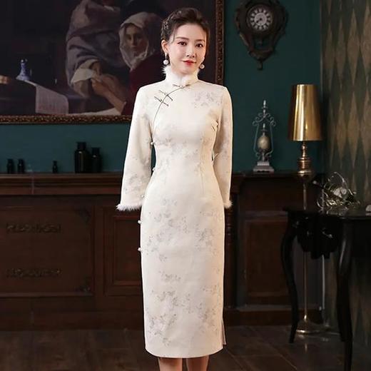 XGT-2466优雅修身改良毛呢重工绣花水貂毛领旗袍 商品图0