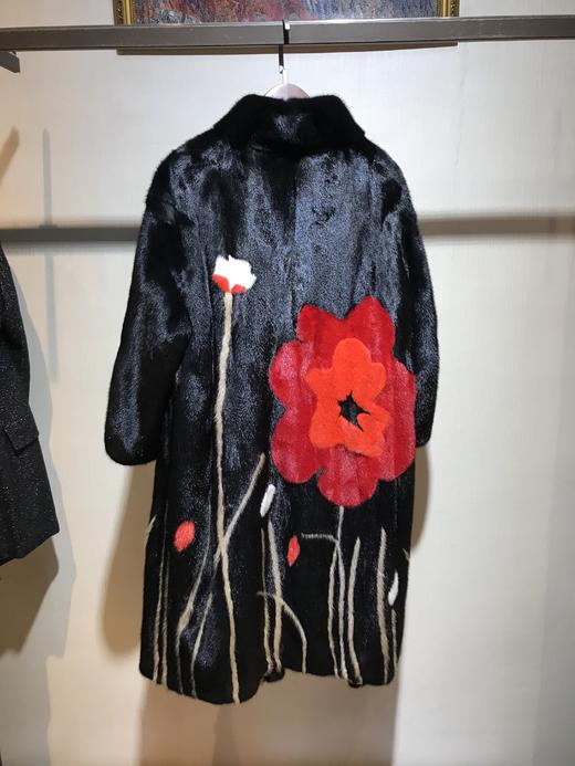 【伯妮斯茵】黑色水貂镶花皮大衣--《冬季时尚系列》206PC009 商品图2