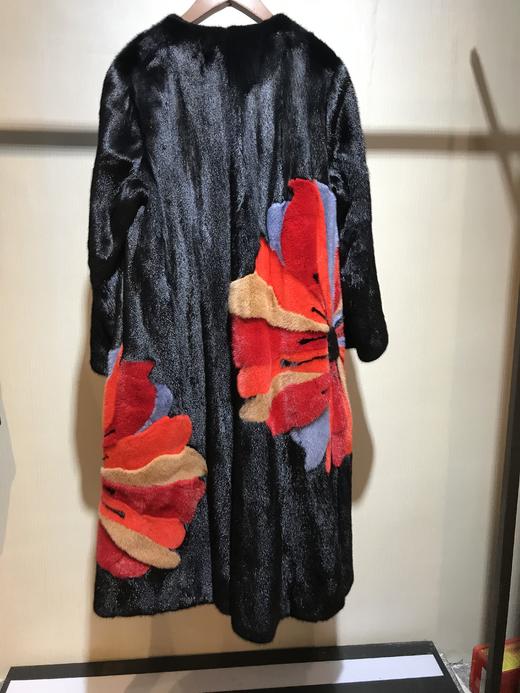 【伯妮斯茵】黑色水貂镶花皮大衣--《冬季时尚系列》206PC008 商品图2