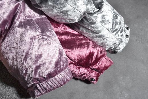 点此购买 北面男女款黑标丝绒连帽羽绒服 诱163608