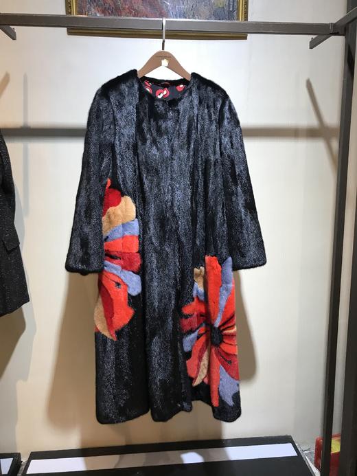 【伯妮斯茵】黑色水貂镶花皮大衣--《冬季时尚系列》206PC008 商品图1