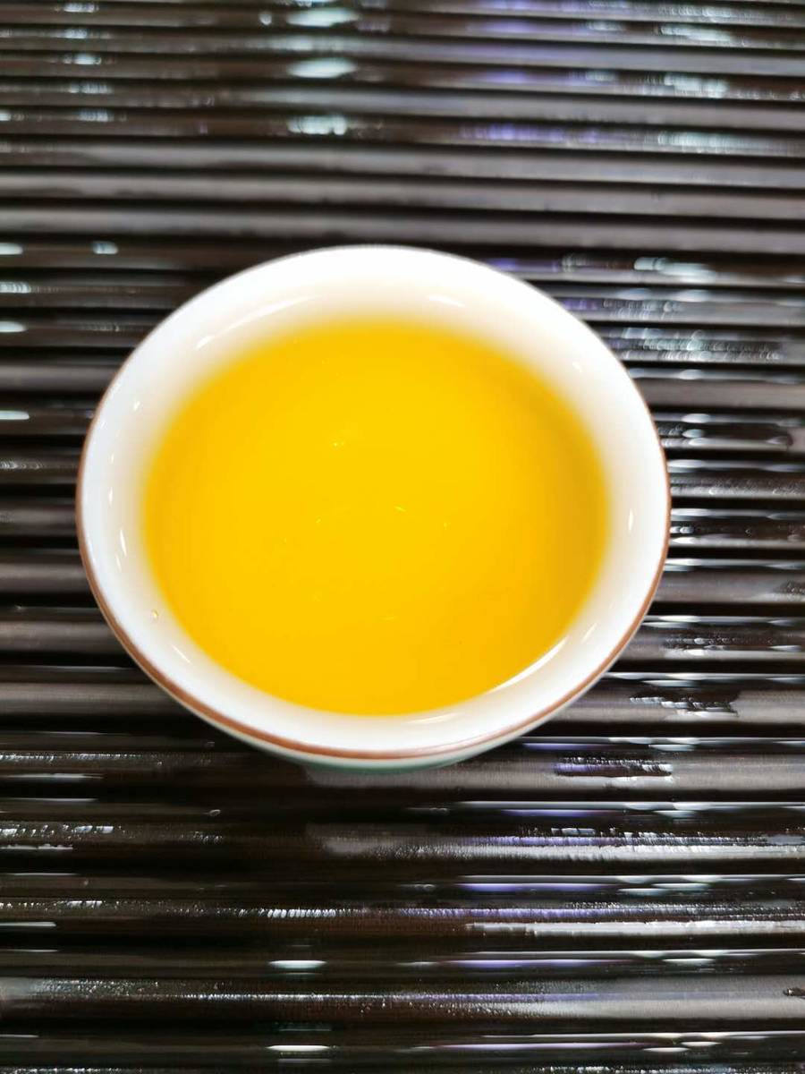 【金骏眉 口碑100g】金黄色的茶汤,很透亮