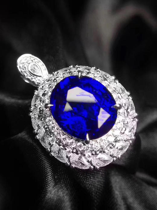 皇家蓝蓝宝石戒指吊坠两用n784ct皇家蓝royalblue两用款钻19ct一伸手