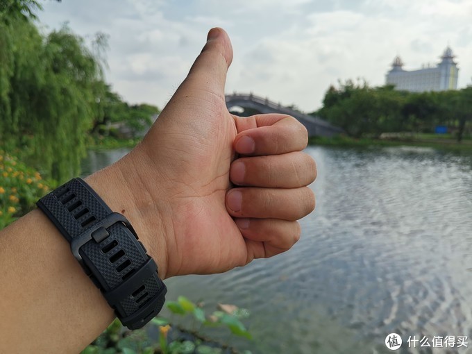 上手效果,硬朗中不乏灵巧设计