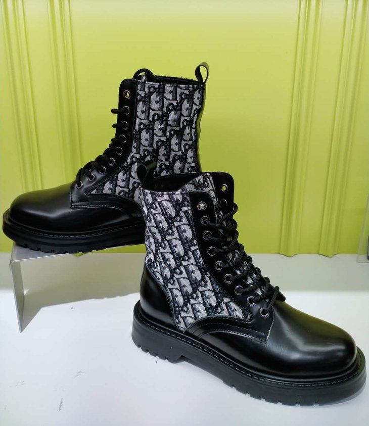 品牌:克斯顿 品名:女士马丁靴 货号:20704765 材质