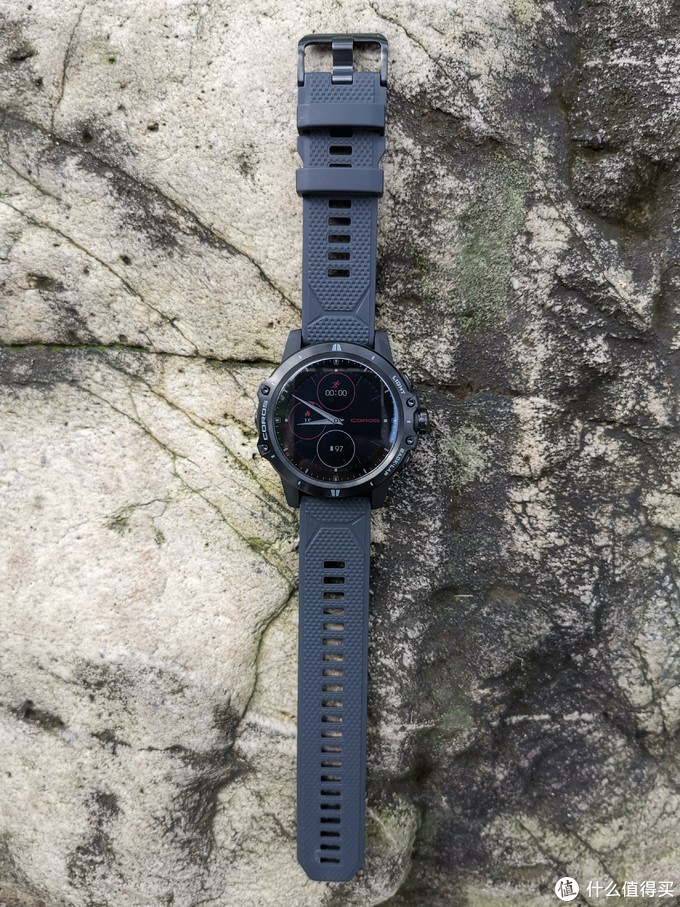 个人非常喜欢这款手表的设计,是一见倾心的那种喜欢