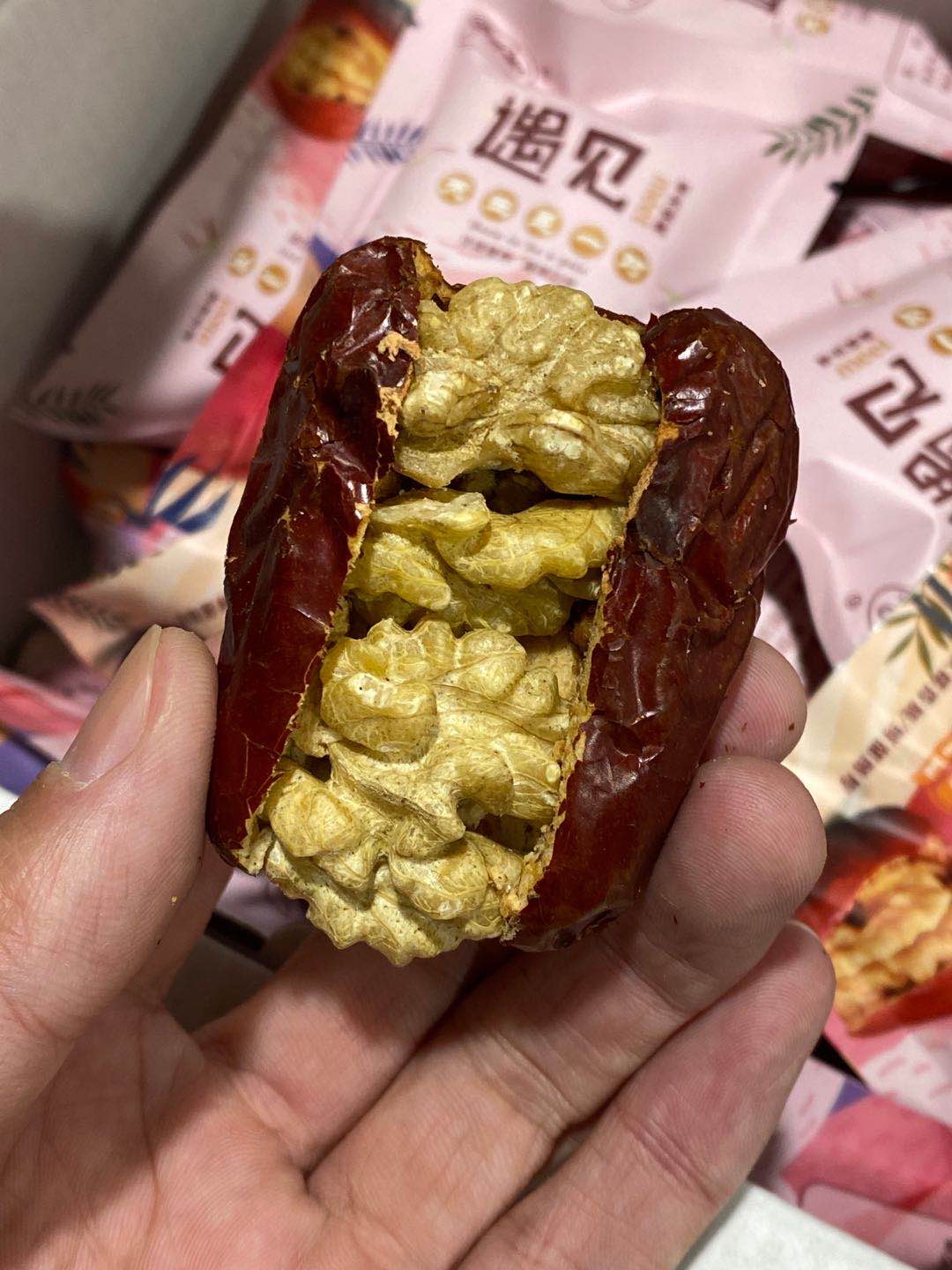 周四取货：【满疆宏枣夹核桃】一罐130克