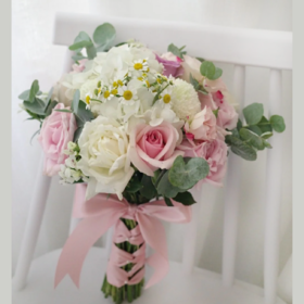 《共鸣》-粉白色系新娘手捧花