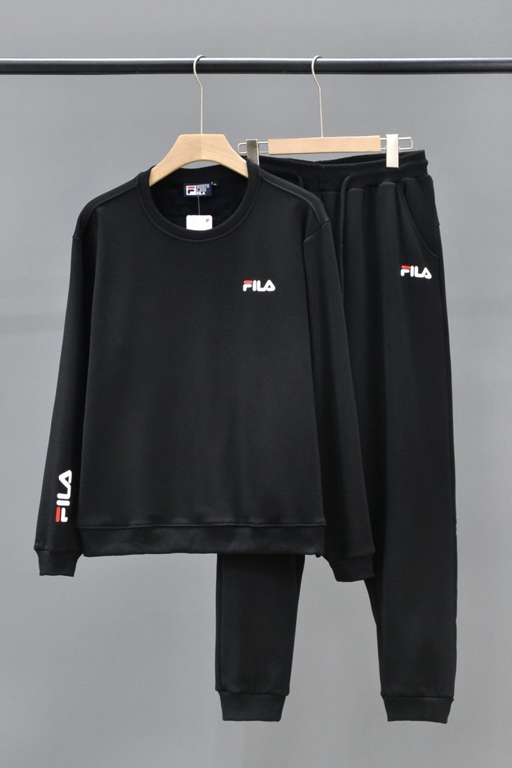 点此购买斐乐男女款加绒运动休闲套装诱163944