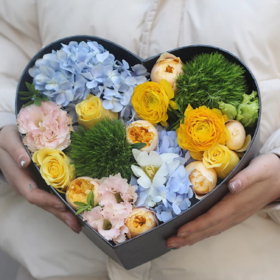 《亲爱的》-鲜花礼盒（口红不包含）