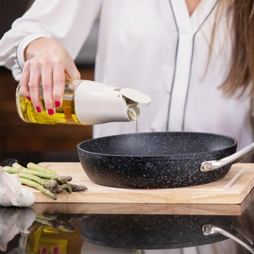 【3月纯积分兑换】zuutii厨房自动开盖防漏装油壶深石灰*1个 商品图1