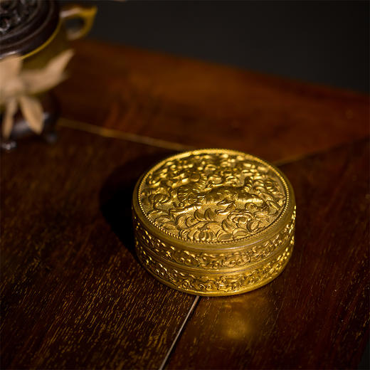 清代铜鎏金瑞兽纹香盒