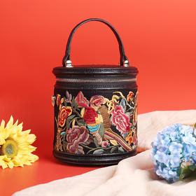 凤穿牡丹刺绣手包  | 羊皮材质舒适有质感