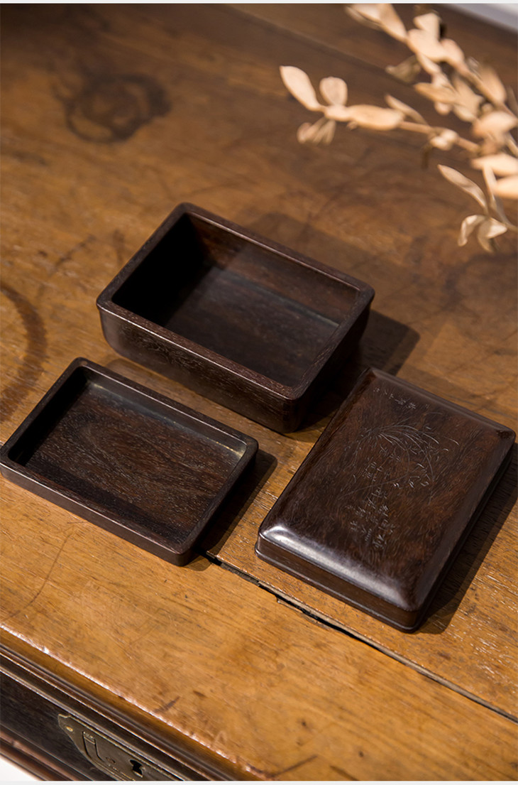 清紫檀刻兰花小香盒