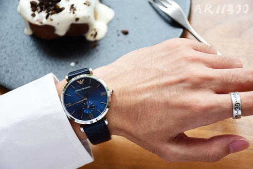 原单阿玛尼ARMANI石英男表 AR11300
表壳：精钢
表镜：矿物质强化玻璃
表带：真皮 商品图6