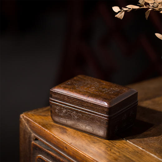 清紫檀刻兰花小香盒