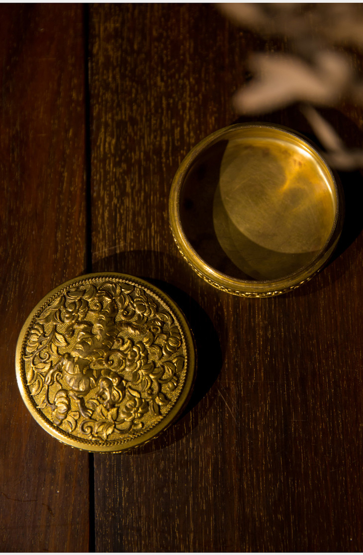 清代铜鎏金瑞兽纹香盒