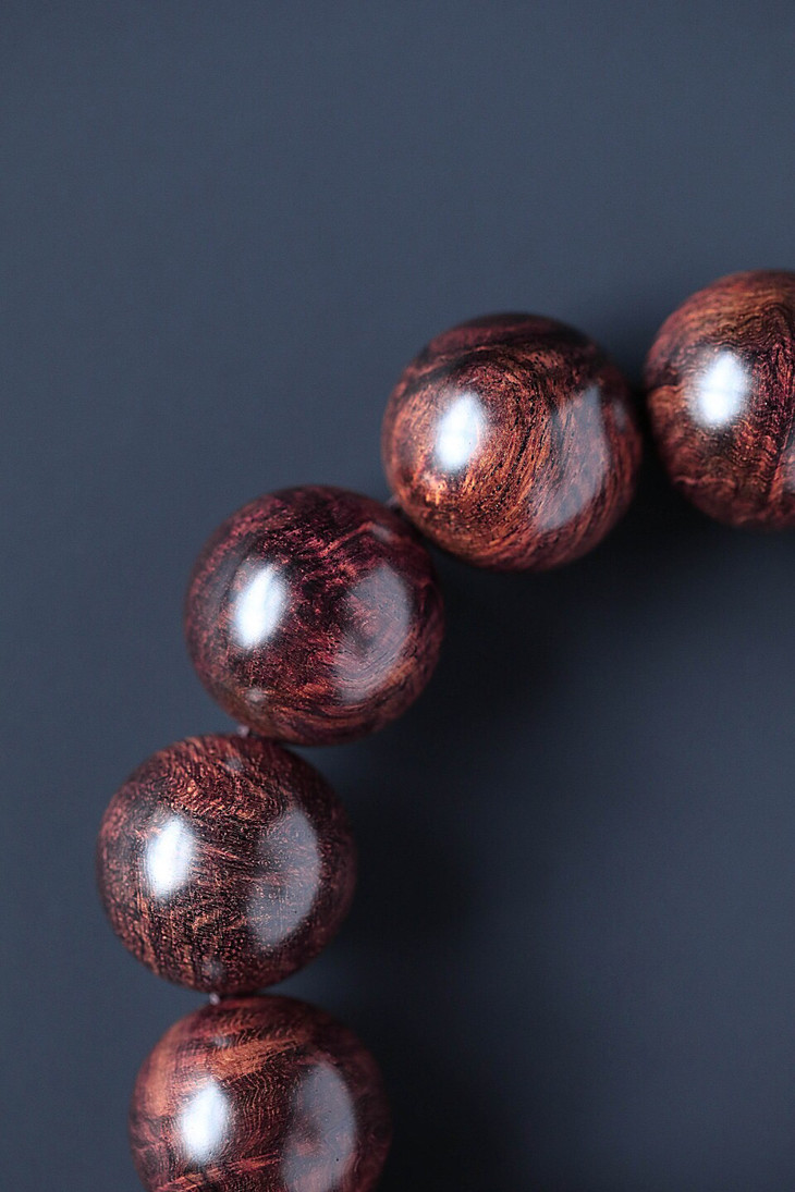 2012颗海黄瘤疤水波纹油梨手串h58