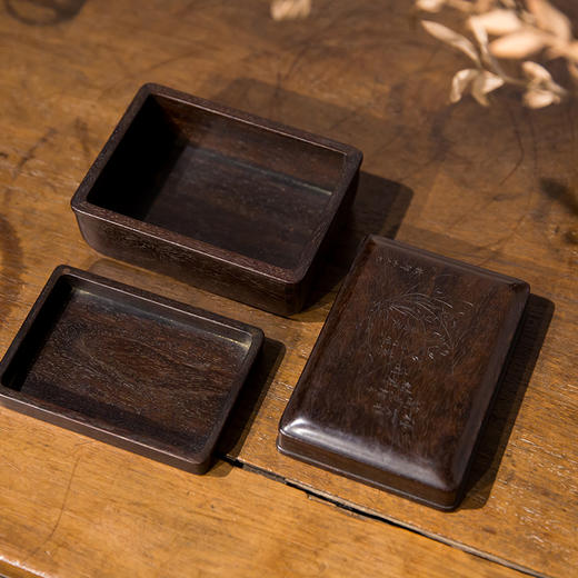 清紫檀刻兰花小香盒