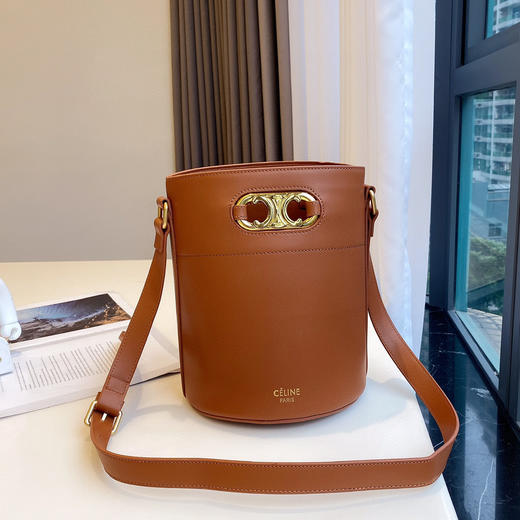 celine赛琳凯旋门圆桶包正中女生的小心脏非常复古的即视感看起来浪漫