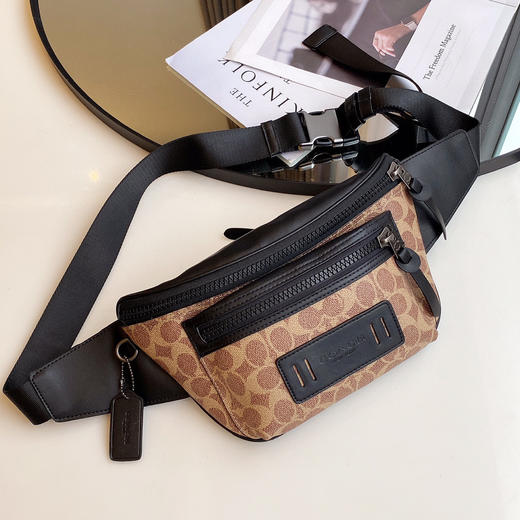 蔻驰coach男士腰包直供国内zg数量不多闭眼入