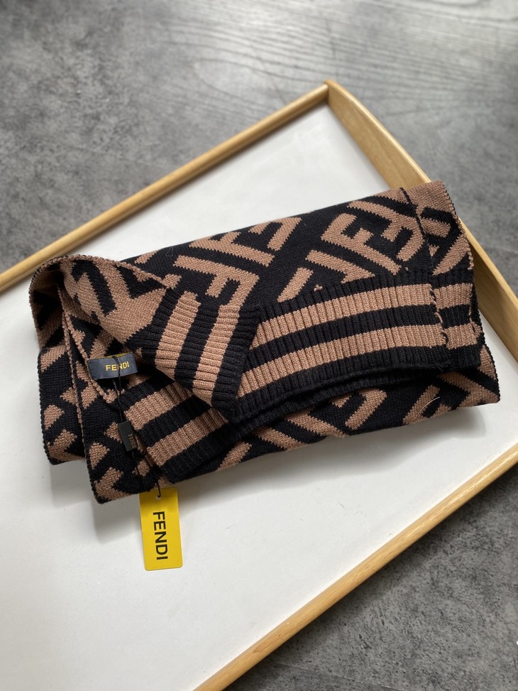 fendi经典图案羊毛混纺围巾