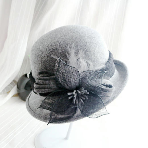 BL-韩国秋冬新版羊毛呢礼帽麻纱羽毛花朵卷边盆帽女士优雅遮阳时装帽 商品图1