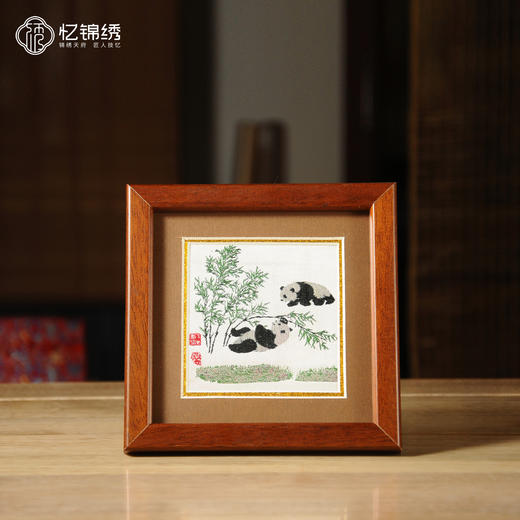 蜀锦小座屏-戏竹双熊猫 商品图1
