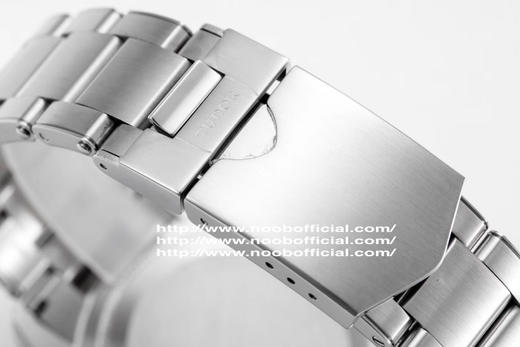 ZF年度最热腕上佳品【红蓝经典 复古型格】ZF震撼推出——帝舵碧湾系列之格林尼治型腕表。以传统设计融合格林尼治“红蓝”经典，成就此复古运动的腕上佳品。 商品图9