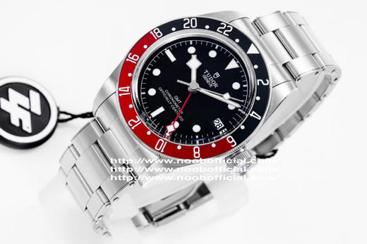 ZF年度最热腕上佳品【红蓝经典 复古型格】ZF震撼推出——帝舵碧湾系列之格林尼治型腕表。以传统设计融合格林尼治“红蓝”经典，成就此复古运动的腕上佳品。 商品图12